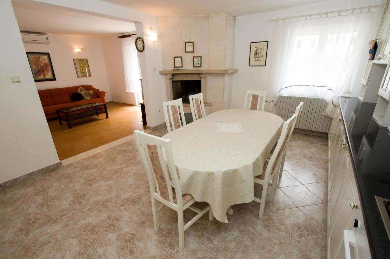 Holiday Home Макарска Екстериор снимка